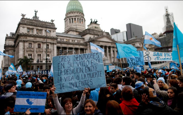 Afuera del Senado hubo manifestaciones en contra y a favor de la ley. AP/N. Pisarenko
