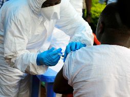 El Ministerio de Salud declara que tiene disponibles en el país tres mil 220 dosis de esta vacuna. AP/A. Kudra