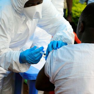 Comienza la vacunación contra el último brote de ébola en el Congo