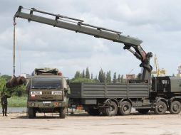 Artificieros del Ejército intentan trasladar el artefacto hasta una base militar cercana. EFE/ARCHIVO