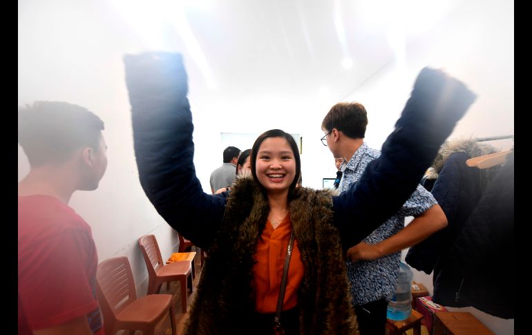 Los clientes pasan primero a una sala de espera que se mantiene a 16 grados centígrados. Ahí permanecen 15 minutos para que sus cuerpos vayan adaptándose al frío. Tras colocarse abrigos, entran a una zona a 5 grados.