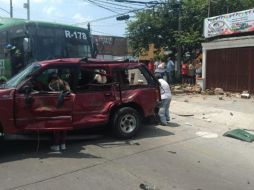 El percance ocurrió en los cruces de Medrano y la calle 34, en Guadalajara. ESPECIAL / Bomberos Guadalajara