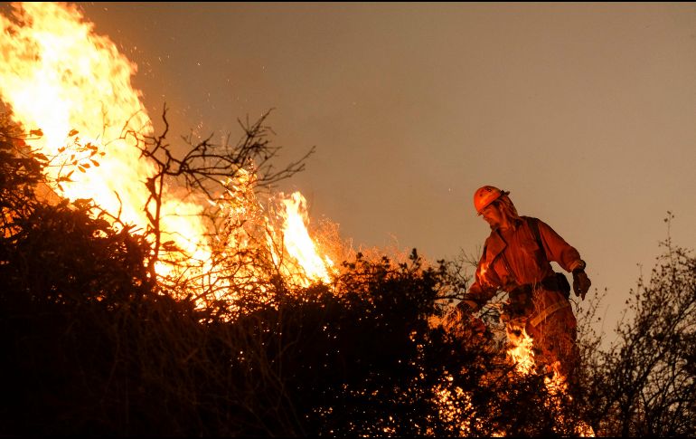 Apenas 5% del fuego Holy ha sido contenido. AP / R. H. W. Chiu
