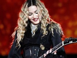 Madonna mantiene sobre su cabeza la brillante corona de la reina del pop. SUN/Archivo