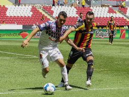 Ismael Valadez (D) anotó de penalti es segundo gol de la UdeG. EL INFORMADOR/G. Gallo