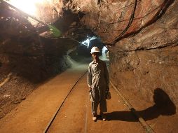 Equipos de emergencia trabajan para rescatar con vida a los atrapados, aunque dudan que esto sea posible. EFE/ARCHIVO