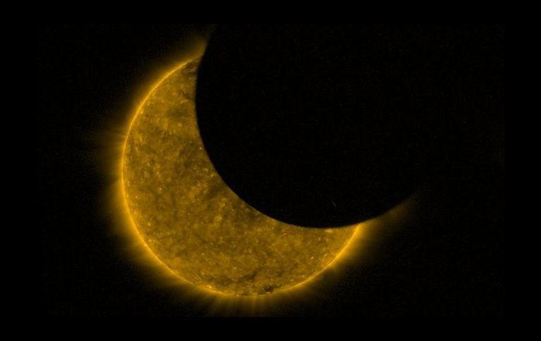 La agencia destaca que la distancia media de la Luna con respecto a la Tierra genera un efecto óptico, el cual hace parecer del mismo tamaño del Sol. TWITTER / @ESA