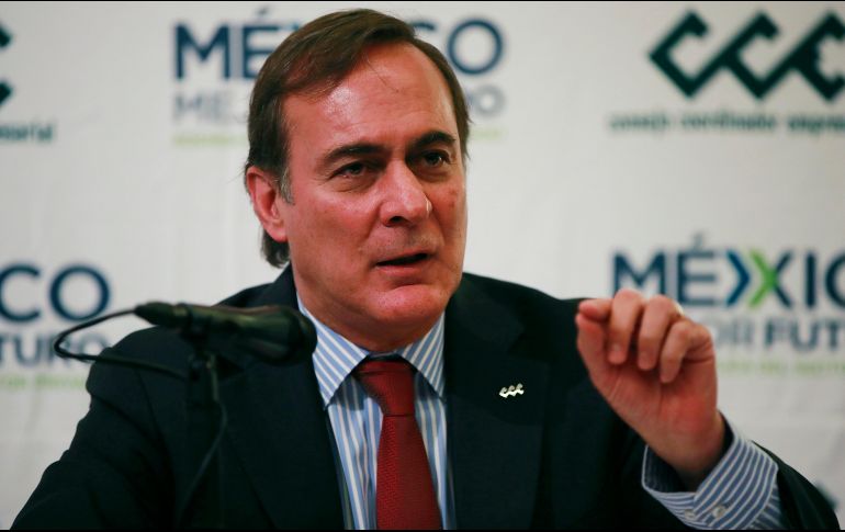 Juan Pablo Castañón asegura que México es de los países de la OCDE que menos recursos destina al sector y que apenas se cuenta con 2.3 médicos por cada mil habitantes. EFE / ARCHIVO