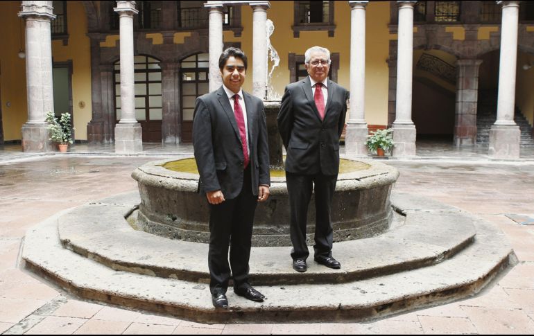 En el Teatro Degollado tendrán como invitados al Coro Amaral, Dina Buendía y el tenor Alberto Ángel “El Cuervo”. En la imagen, Salvador Zambrano y Ramón Becerra. EL INFORMADOR/A. Camacho