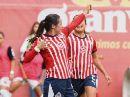 Celebran. Brenda Viramontes festeja tras anotar el gol que dio el triunfo a Chivas. ESPECIAL/CHIVASDECORAZON