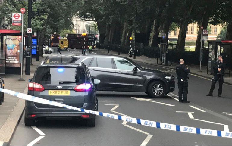 Las calles cercanas al lugar del choque fueron cerradas al tráfico en lo que se realizan las investigaciones correspondientes. AP/S. Lister