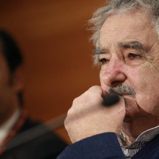 José Mujica renuncia a su banca de senador