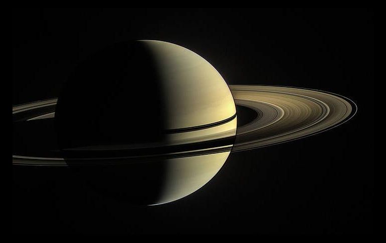 El sistema de anillos se extiende hasta 282 mil kilómetros desde el planeta. ESPECIAL / nasa.gov