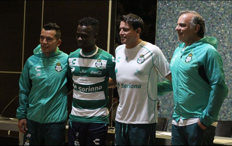 La presentación estuvo a cargo del entrenador Salvador Reyes, quien se refirió a las cualidades de los recién llegados. TWITTER / @ClubSantos