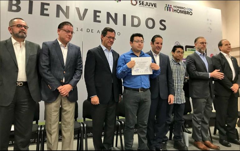 Roberto Campa participa en la entrega de constancias a beneficiarios del Subprograma Bécate y reconocimientos a empresas. TWITTER / @1Campa