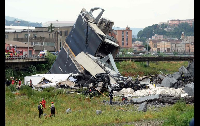El puente fue construido en la década de 1960 y une la autopista A10, que llega desde la frontera de Francia, con la A7 hacia Milán.