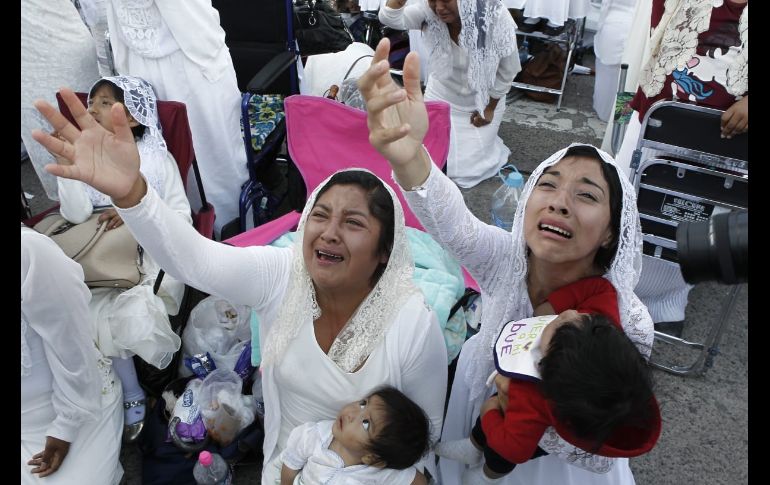 Como parte de la Santa Cena, se hará un llamado a los ministros de culto que participarán de la ministración de los oficios sagrados, para luego pasar a la repartición del pan y del vino a todos los hermanos. EL INFORMADOR/ A. Camacho
