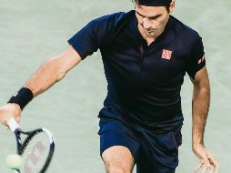 Segunda ronda. Roger Federer regresa una bola al alemán Peter Gojowczyk, durante su primer juego disputado ayer en el Masters de Cincinnati. EFE