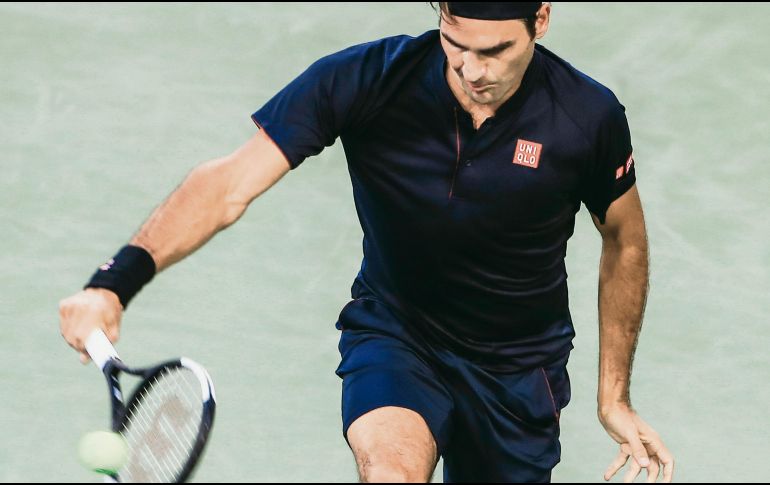 Segunda ronda. Roger Federer regresa una bola al alemán Peter Gojowczyk, durante su primer juego disputado ayer en el Masters de Cincinnati. EFE