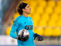 ''Hemos seguido a grandes porteros, entre ellos está el mexicano Ochoa, que tiene gran calidad, pero creo que no iremos por él, debido a que ocupa la plaza de extranjero'', señaló De Laurentiis a la radio local. TWITTER / @Standard_RSCL