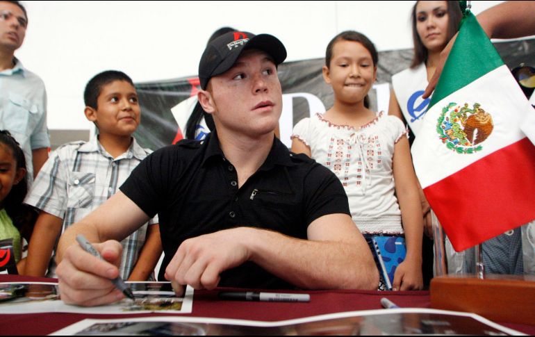 El peleador jalisciense enfrentará el próximo 16 de septiembre a Gennady Golovkin en una pelea de desempate. NTX/ ARCHIVO