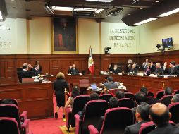 La Corte avaló que el Estado sí puede interferir en la autonomía de los padres de familia para tomar decisiones por ellos. NTX / ARCHIVO