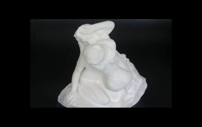 La pieza, que representa unas bacantes, fue adjudicada ayer al Museo Marmottan Monet de París. ESPECIAL/Besch Cannes Auction