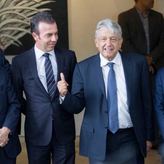López Obrador se compromete con empresarios a dar facilidades de inversión