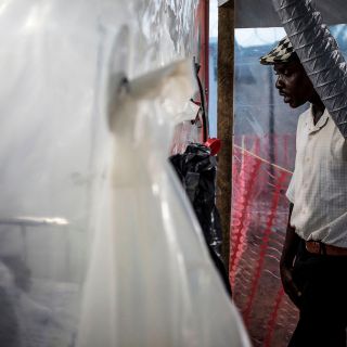 Casos positivos de ébola en el Congo superan el medio centenar