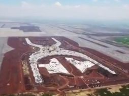 La decisión sobre el futuro del aeropuerto se tomará con ayuda de una consulta nacional en la que existen dos alternativas: continuar con el proyecto o establecer un segundo aeropuerto en la Base Santa Lucía. TWITTER / @SCT_mx