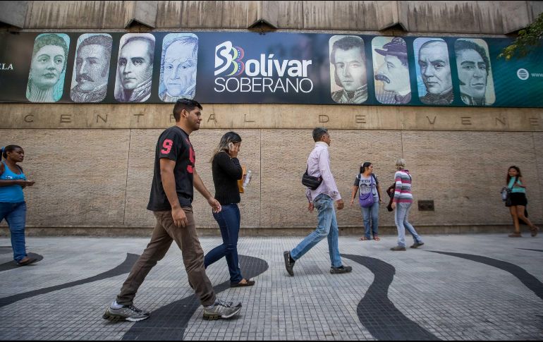 La medida simplificará las cuentas, pero hasta ahora se desconoce si será acompañada por un plan antiinflacionario. EFE / M. Gutiérrez