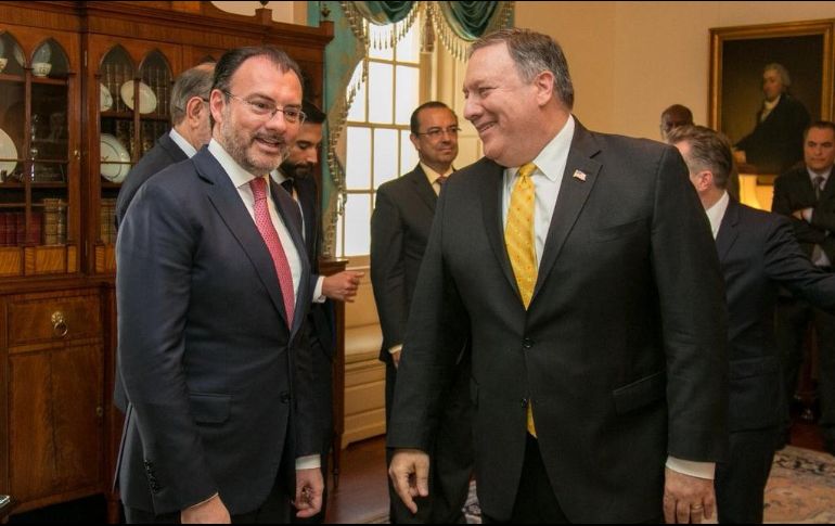 El canciller Luis Videgaray junto a Mike Pompeo durante el encuentro. TWITTER / @SRE_mx