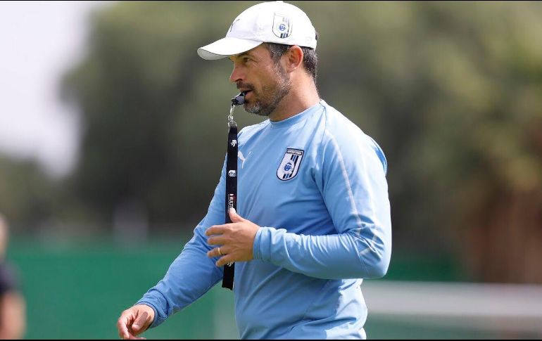 El técnico de Gallos, Rafael Puente sabe que debe dar vuelta a la página, no sin antes reconocer los errores que han cometido. TWITTER / @Club_Queretaro