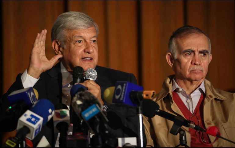 El presidente electo y su equipo técnico detallaron los pros y contras de los proyectos. SUN / J. Reyes