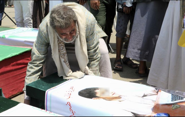 El ataque aéreo fue atribuido a la coalición liderada por Arabia Saudita; el arma empleada fue distribuía por EU como parte de un acuerdo, según el medio estadounidense. AFP / ARCHIVO