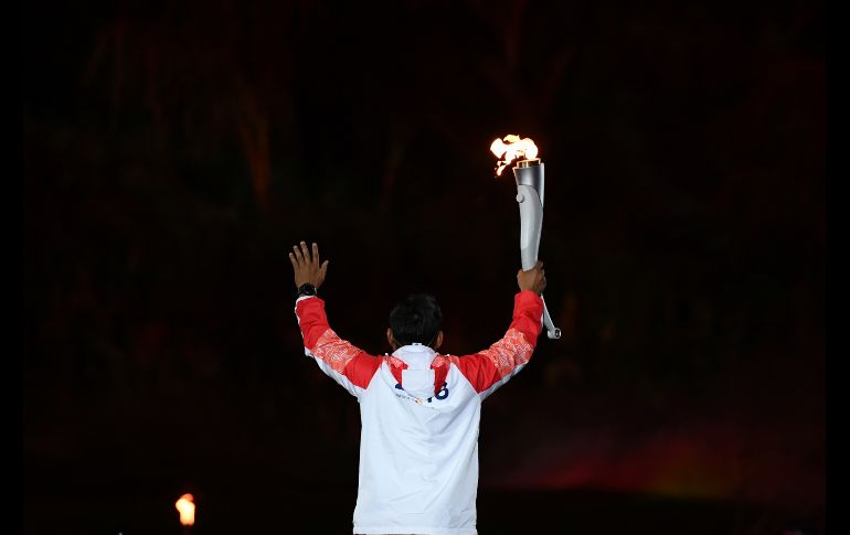 Espectáculos pirotécnicos y bailes tradicionales de las distintas etnias y zonas que habitan las más de 17 mil islas del país asiático completaron el evento. AFP/ J. Samad