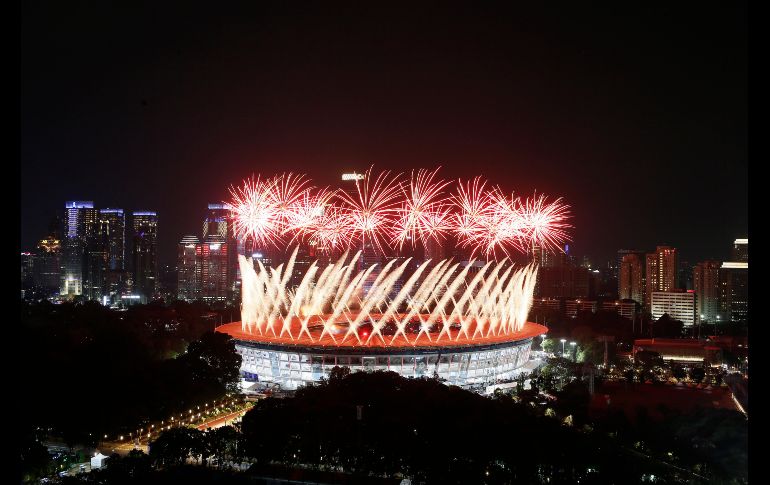 Espectáculos pirotécnicos y bailes tradicionales de las distintas etnias y zonas que habitan las más de 17 mil islas del país asiático completaron el evento. EFE/ W. Hong