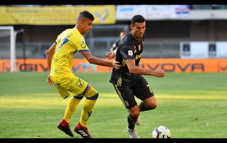 El portugués (D) estuvo cerca del gol en un par de ocasiones durante el partido. AFP/A. Pizzoli