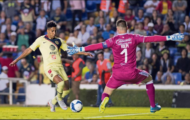 Se le escapó el del triunfo. Cecilio Domínguez no supo definir en el mano a mano ante Tiago Volpi. MEXSPORT