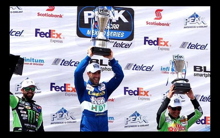 En la vuelta 25 García rebasó a Hugo Oliveras y no perdió la delantera. FACEBOOK/NASCARmexicoOFICIAL