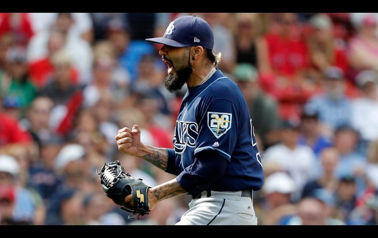 Sergio Romo ponchó a dos enemigos en su salvamento 16 de la temporada y 100 en las Mayores.AP/W. Townson