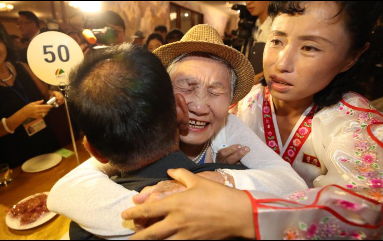 La mayoría de los encuentros son entre primos y sobrinos, dado que casi todo los participantes son de edad avanzada. EFE / O. Jongchan