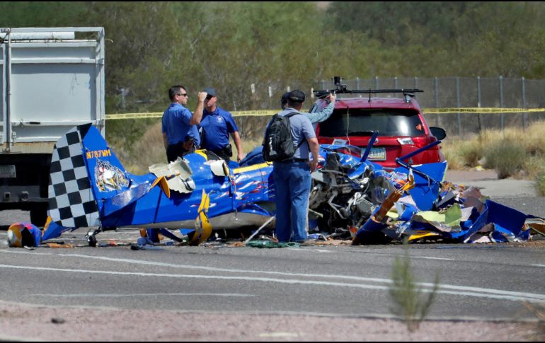 La avioneta se estrelló cerca del aeropuerto municipal Deer Valley de la ciudad y ambas víctimas iban a bordo, dice la portavoz del Departamento de Aviación de Phoenix, Heather Lissner. AP/ Maat York