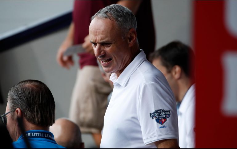 Manfred se dijo interesado en trabajar con López Obrador para llevar a cabo su propuesta de incrementar el número de peloteros mexicanos en la Gran Carpa. AP / G. J. Puskar