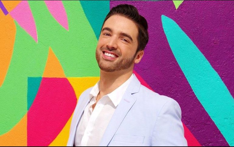 Carlos Girón está en el centro de la escena social y es el vínculo entre todos los integrantes de “Made in Mexico”. ESPECIAL