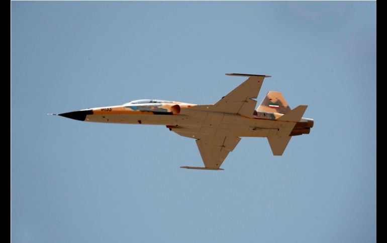 Irán expuso este martes por primera vez el avión de combate 