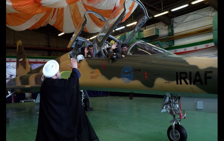 La aeronave utiliza redes de datos militares digitales, monitores digitales de usos múltiples, computadoras de cálculo balístico y sistemas de mapas móviles inteligentes y está equipado con una pantalla de visualización frontal o HUD, que promueve la orientación precisa.