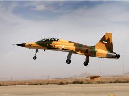 El caza, equipado con radares polivalentes y cuya presentación coincide con un período de fuertes tensiones con Estados Unidos, pasó con éxito los vuelos de prueba, indicó la agencia de prensa iraní Tasnim.