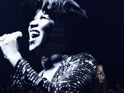 Algunos acusaron a Madonna, con su tocado plateado con púas, sus grandes collares y brazaletes de cuentas, de apropiación cultural. AP/ C. Pizzello