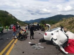 Paramédicos de Rescate y Salvamento y elementos de Protección Civil acudieron al lugar para atender a los heridos. ESPECIAL